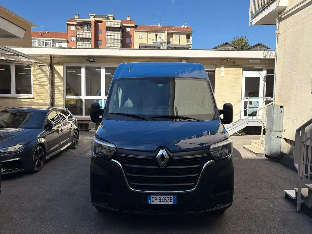 Usata Renault Master 135 CV (99 kW) 2023 Bluazzurro Monovolume