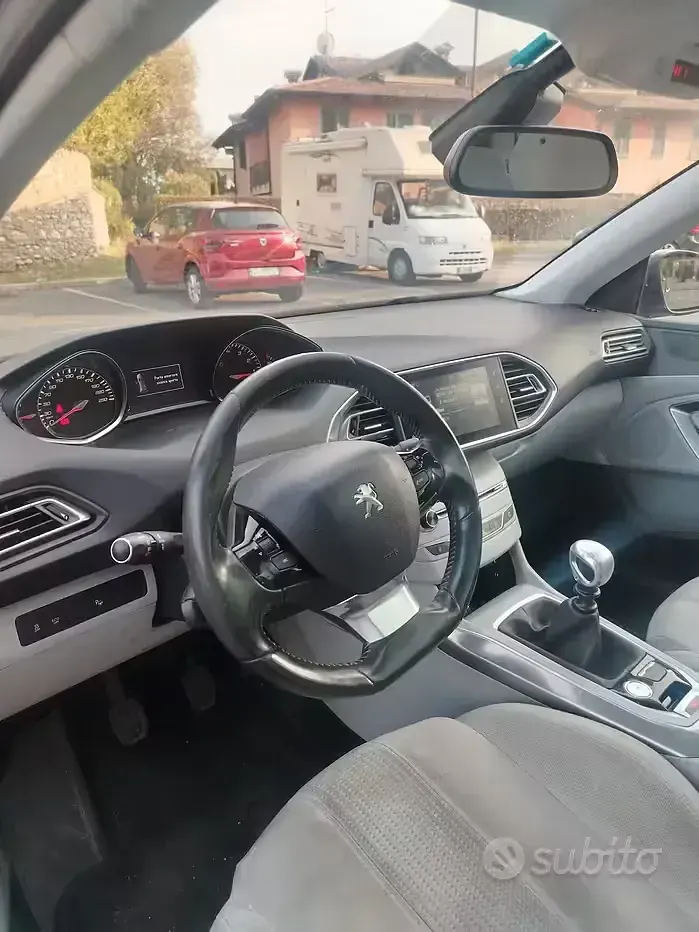 Usata Peugeot 308 SW 131 CV (96 kW) 2015 Grigio Station wagon