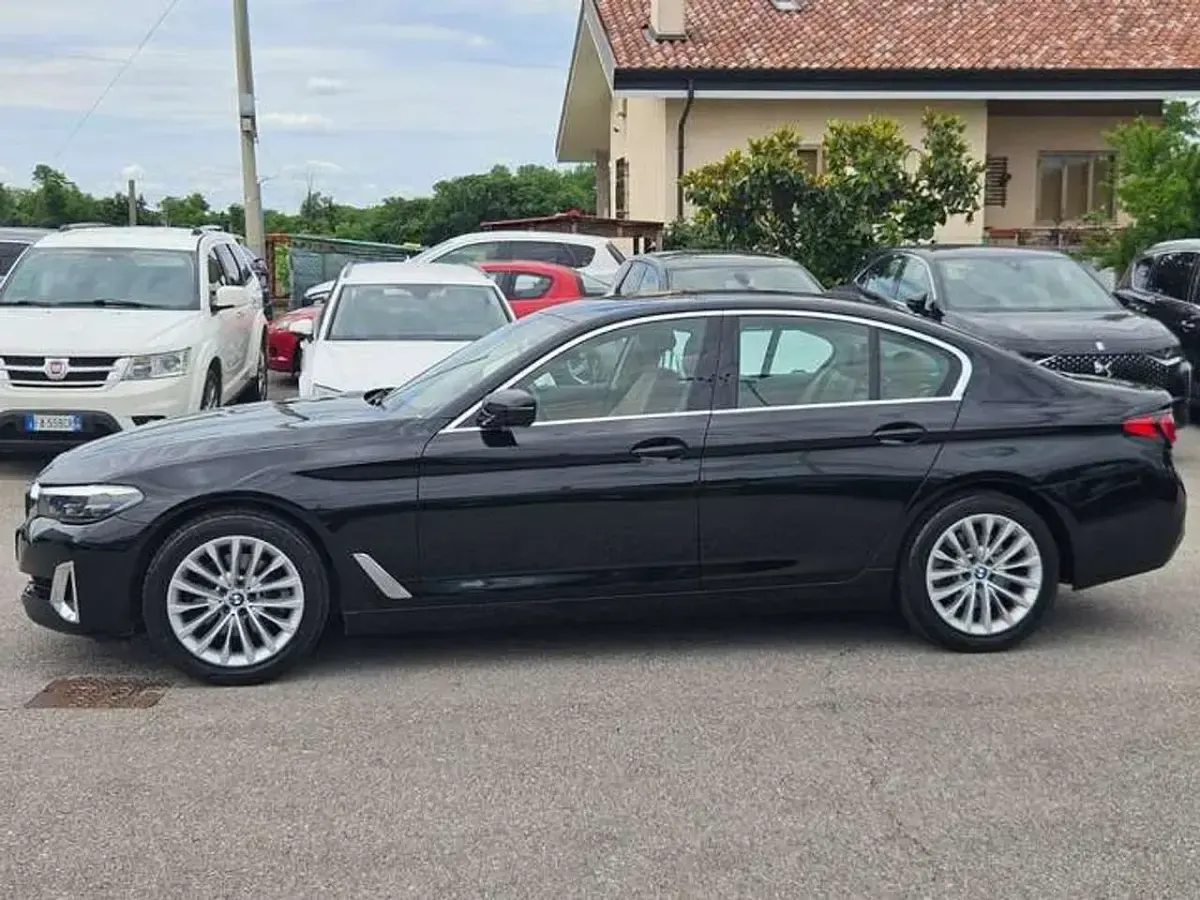 Usata BMW 520 Luxury Line 190 CV (139 kW) 2021 Blu/azzurro Berlina