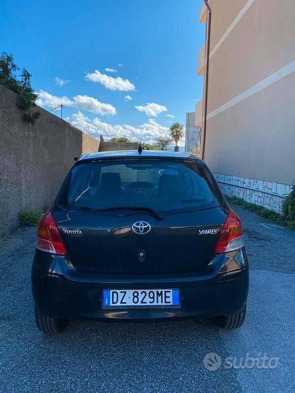 Usata Toyota Yaris 2010 Nero Berlina