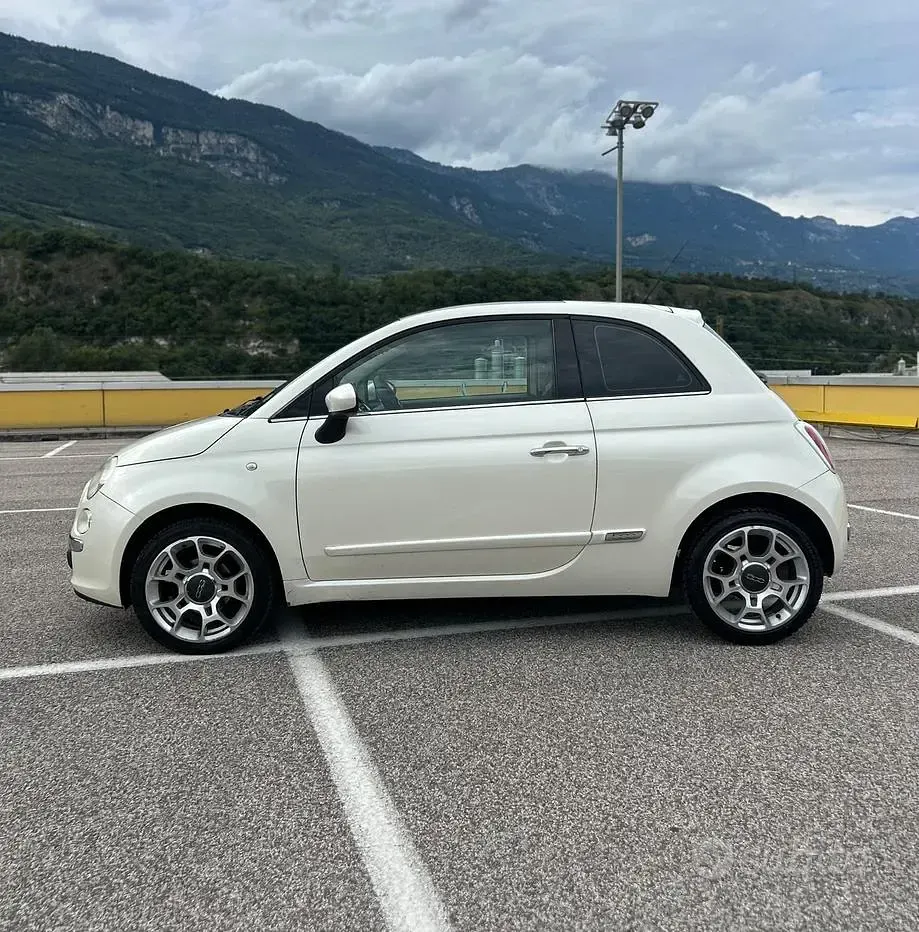 Begagnad Fiat 500 Lounge 75 HK (55 kW) 2009 Vit Cab