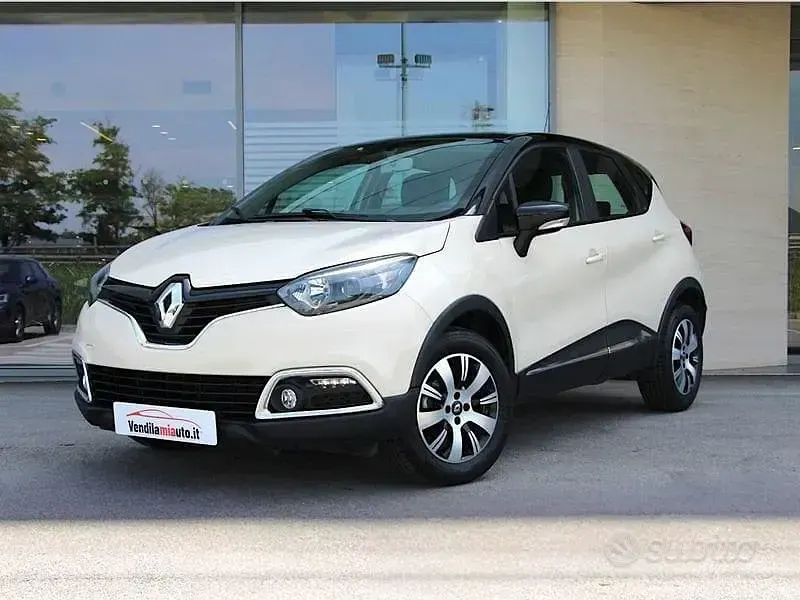 Usata Renault Captur Intens 90 CV (66 kW) 2016 Beige SUV