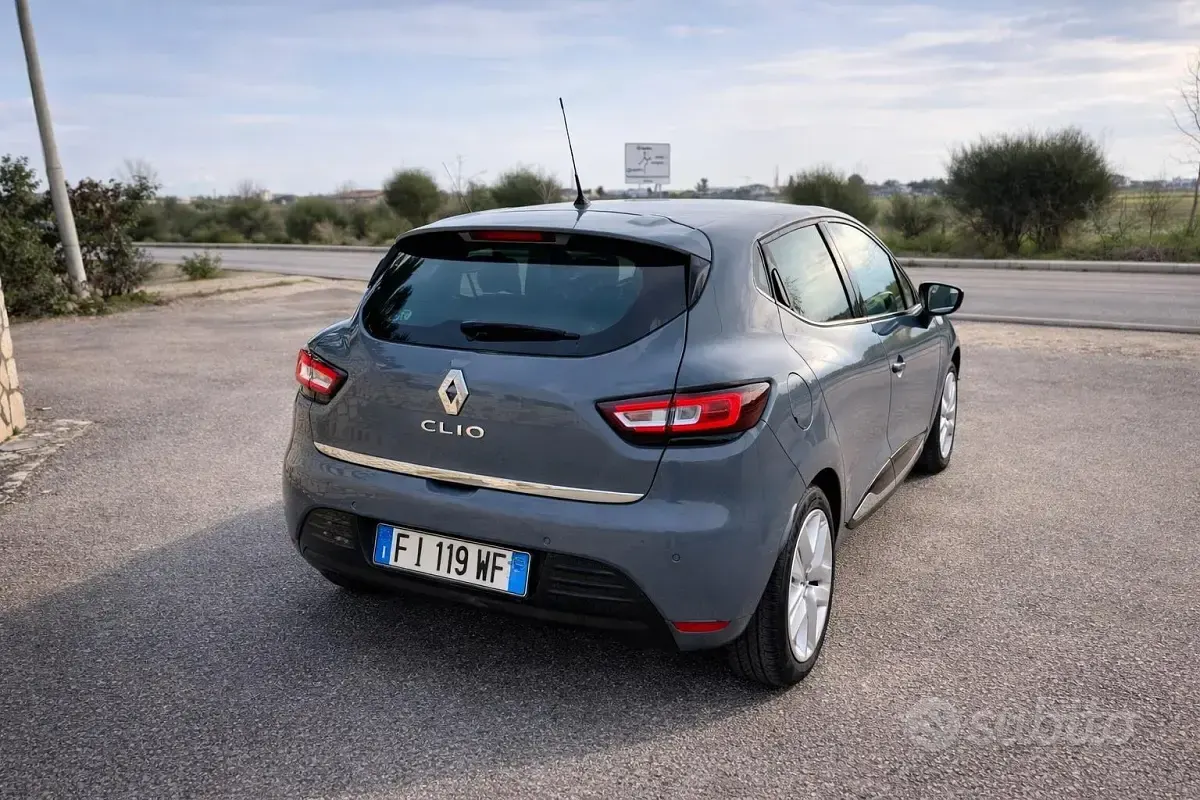 Usata Renault Clio 75 CV (55 kW) 2019 Grigio Utilitaria