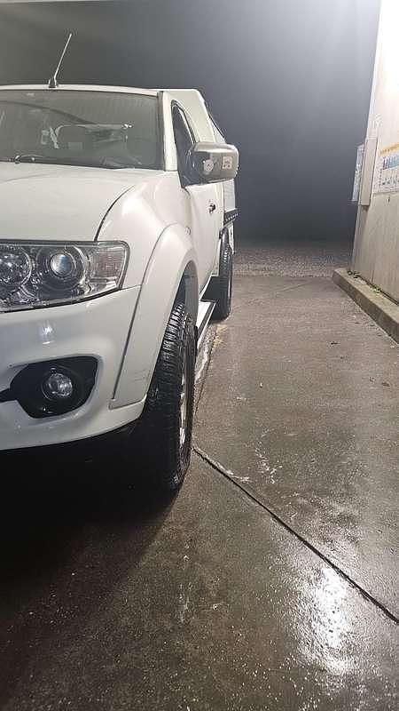 Usata Mitsubishi L200 Inform 185 CV (136 kW) 2015 Pick-up