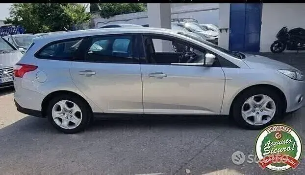 Usata Ford Focus 115 CV (84 kW) 2013 Grigio Station wagon