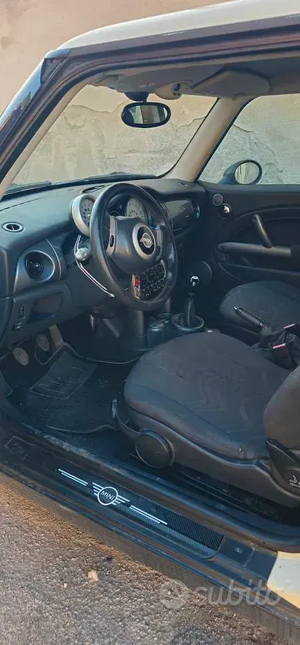 Begagnad Mini Cooper 90 HK (66 kW) 2003 Vit Halvkombi
