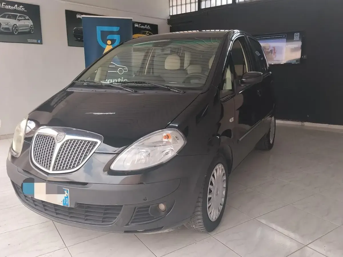 Usata Lancia Musa 90 CV (66 kW) 2007 Nero Monovolume