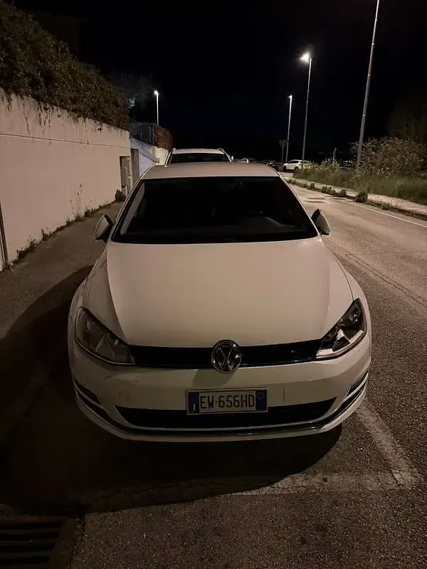 Usata VW Golf VII Highline 110 CV (80 kW) 2015 Berlina