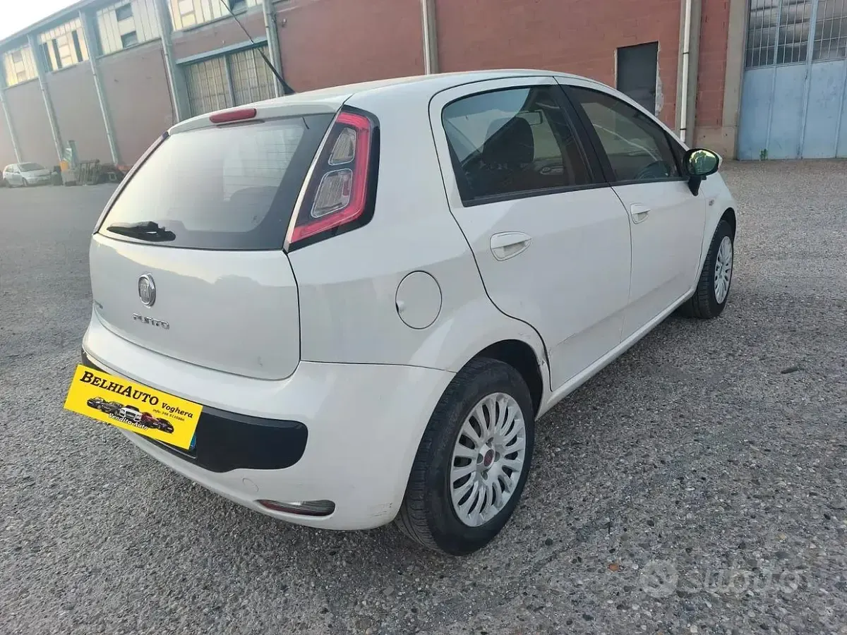 Usata Fiat Punto 69 CV (50 kW) 2011 Bianco Utilitaria