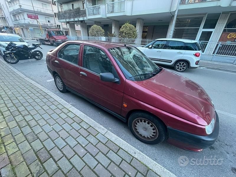Usata Alfa Romeo 146 103 CV (75 kW) 1997 Rosso Utilitaria