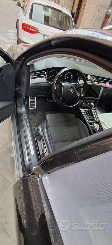 Usata VW Passat 190 CV (139 kW) 2018 Grigio Station wagon