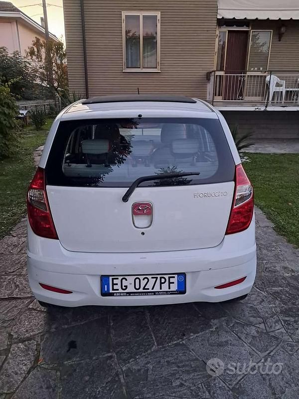 Usata Hyundai i10 69 CV (50 kW) 2011 Bianco Utilitaria