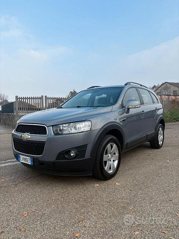 Grigio Usata 2011 Chevrolet Captiva SUV | 5499 € (Buon prezzo) - Immagine 1/4