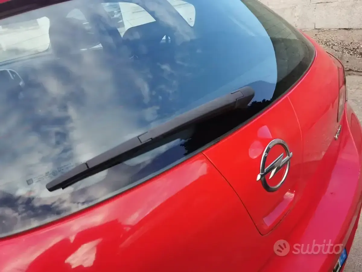 Usata Opel Astra 110 CV (80 kW) 2010 Rosso Berlina