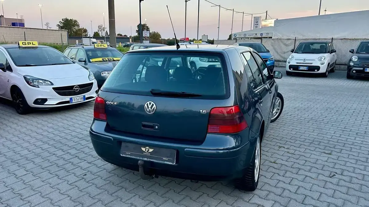 Usata VW Golf IV 105 CV (77 kW) 2002 Grigio Berlina