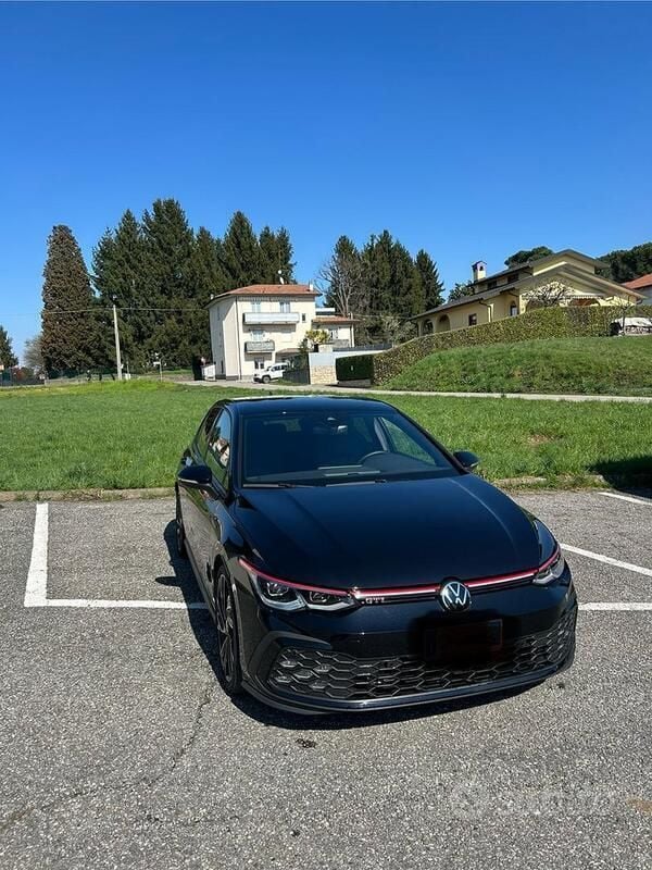 Usata 2024 VW Golf VIII GTI Tre volumi | 35.000 € (Buon prezzo) - Immagine 1/4