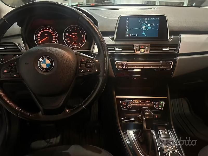 Usata BMW 218 Luxury Line 149 CV (109 kW) 2018 Grigio Station wagon