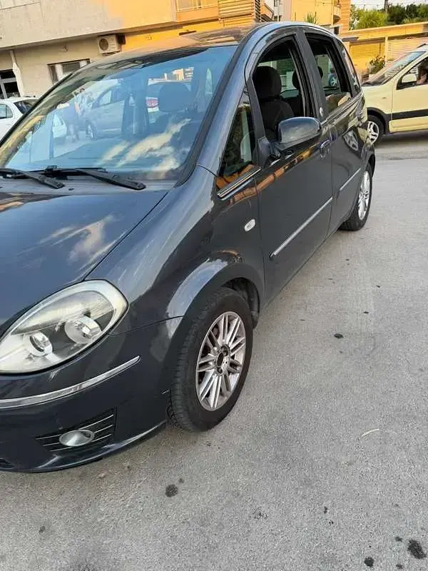 Usata Lancia Musa 77 CV (56 kW) 2012 Monovolume