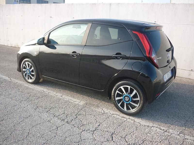 Usata Toyota Aygo Trend 72 CV (52 kW) 2019 Nero Utilitaria