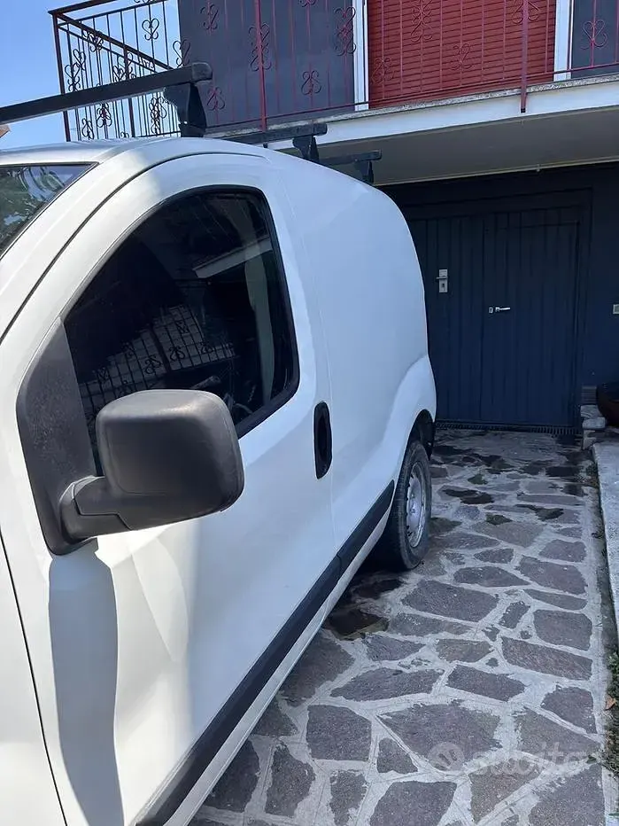 Usata Peugeot Bipper 75 CV (55 kW) 2010 Bianco Monovolume