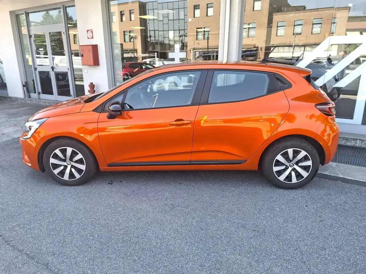 Usata Renault Clio V Equilibre 91 CV (66 kW) 2023 Orange valencia Berlina