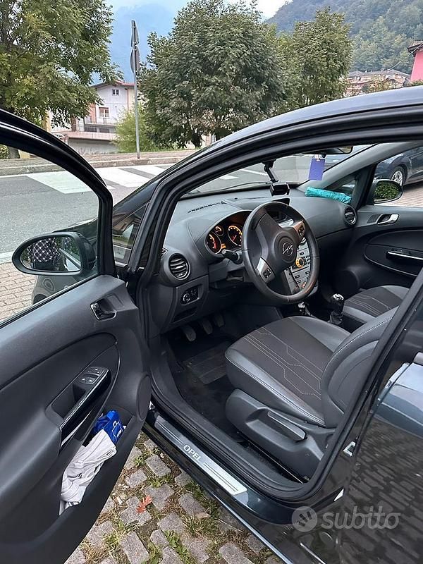 Usata Opel Corsa 52 CV (38 kW) 2013 Berlina