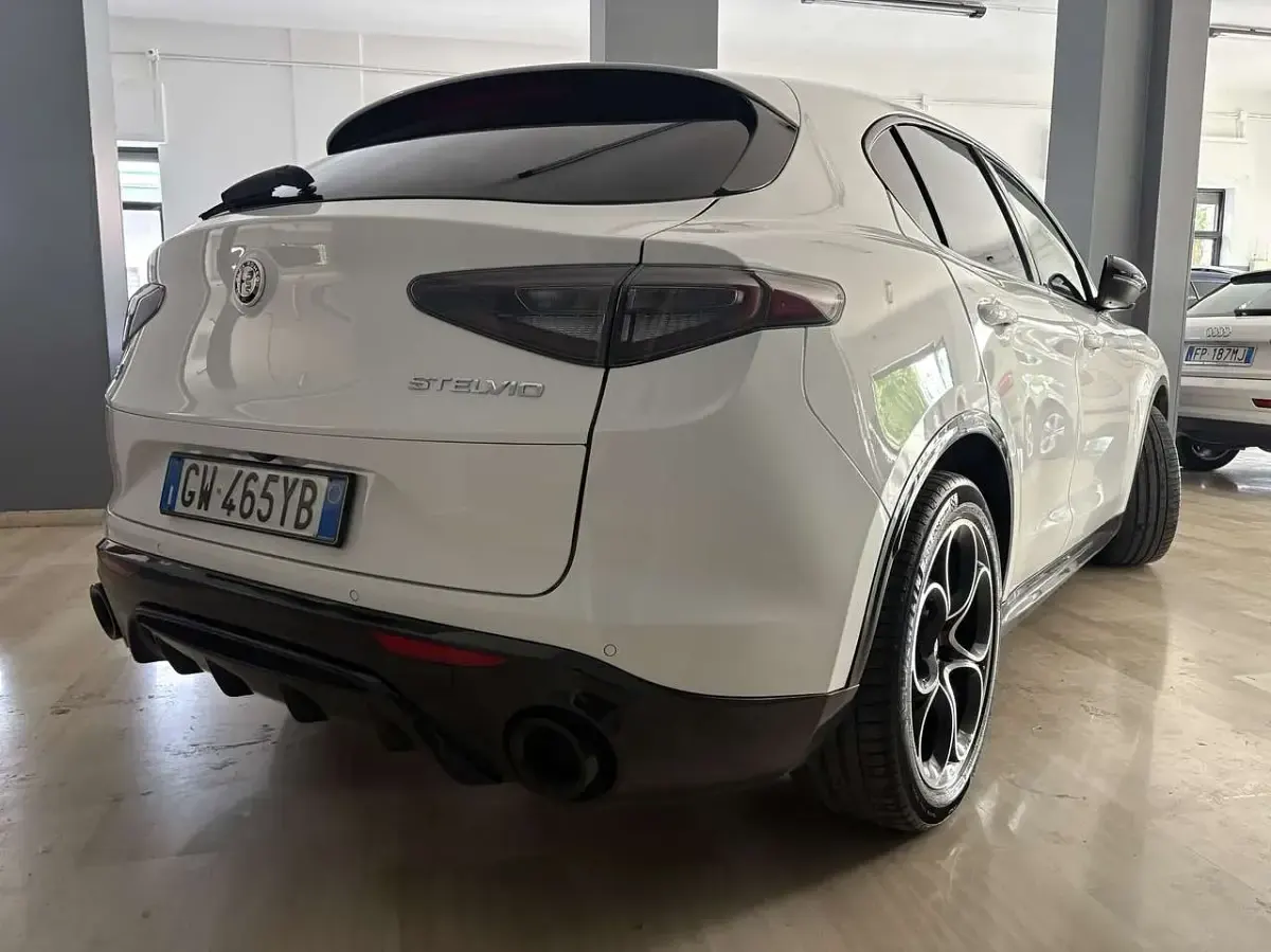 Usata Alfa Romeo Stelvio Veloce 209 CV (153 kW) 2024 Bianco SUV
