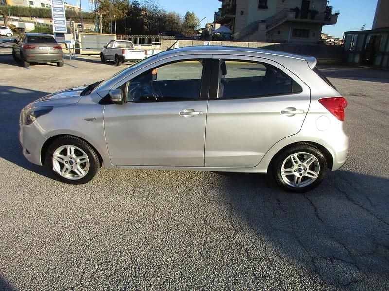 Usata Ford Ka Ultimate 86 CV (63 kW) 2017 Argento Berlina