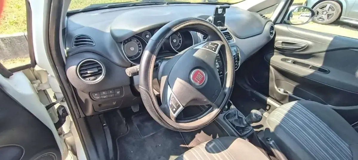 Usata Fiat Punto Evo 77 CV (56 kW) 2011 Bianco Utilitaria