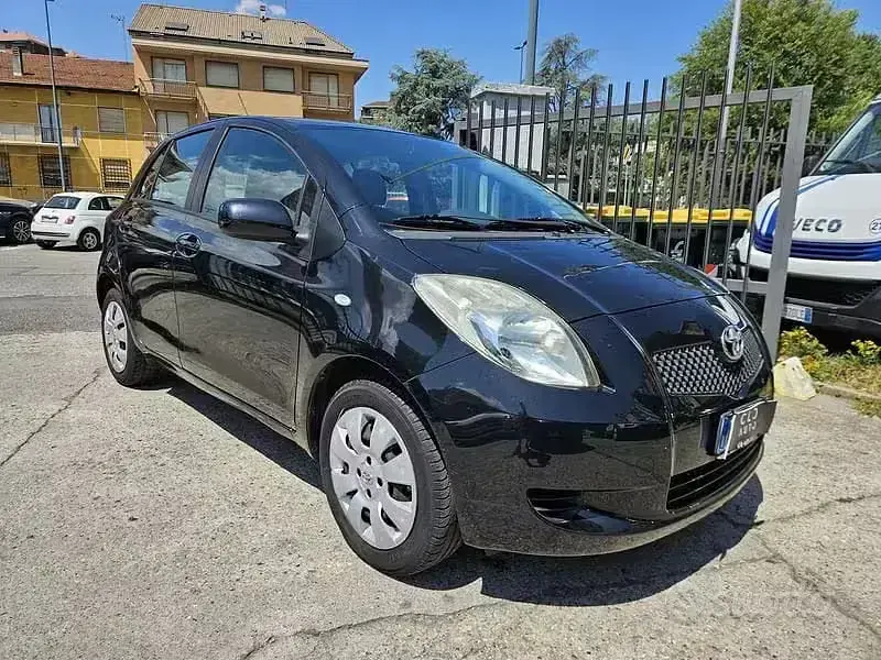 Usata Toyota Yaris Sol 69 CV (50 kW) 2007 Nero Utilitaria