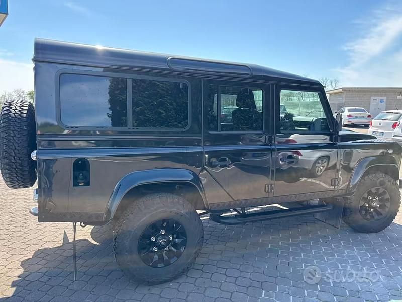 Usata Land Rover Defender 122 CV (89 kW) 2015 Nero Station wagon