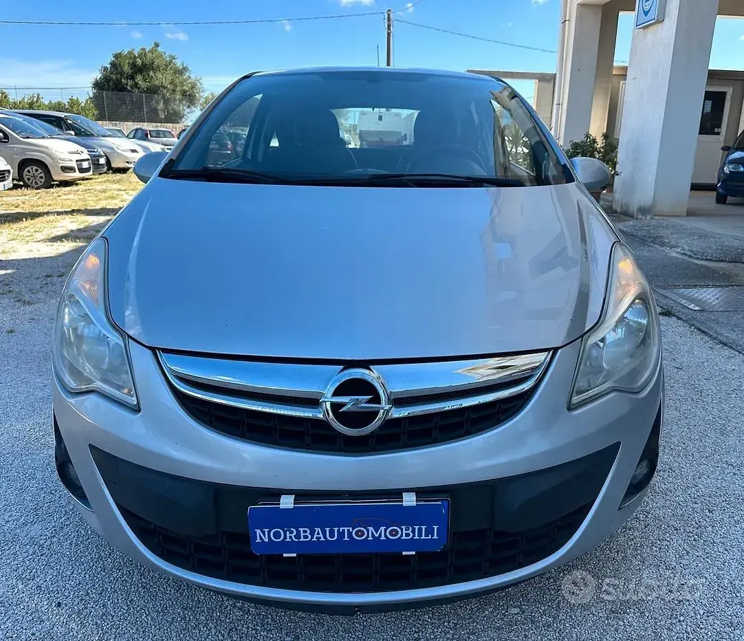 Usata Opel Corsa 75 CV (55 kW) 2012 Grigio Utilitaria