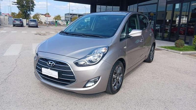 Usata Hyundai ix20 Comfort 124 CV (91 kW) 2019 Argento Utilitaria