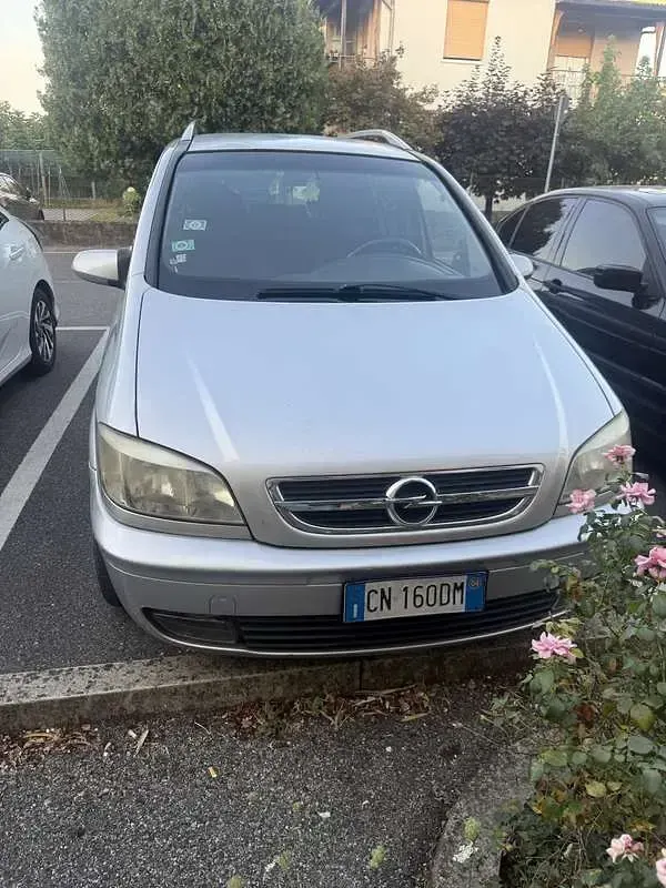 Usata Opel Zafira Elegance 101 CV (74 kW) 2004 Monovolume