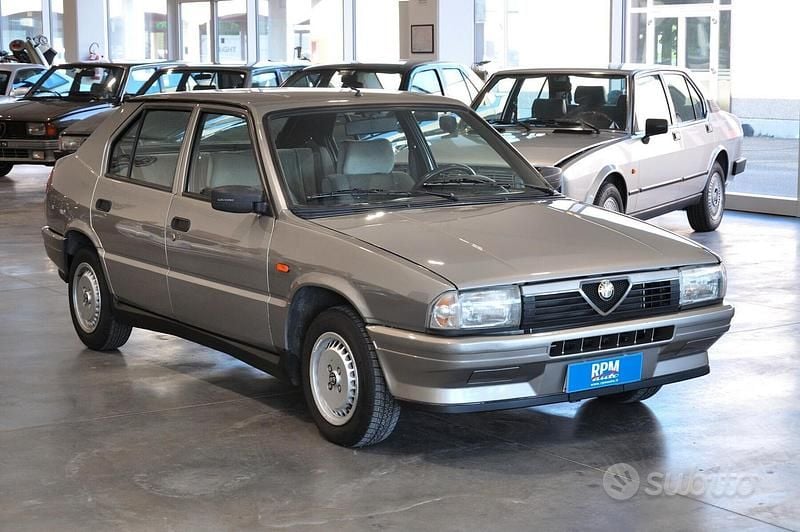 Usata Alfa Romeo 33 86 CV (63 kW) 1990 Grigio Berlina