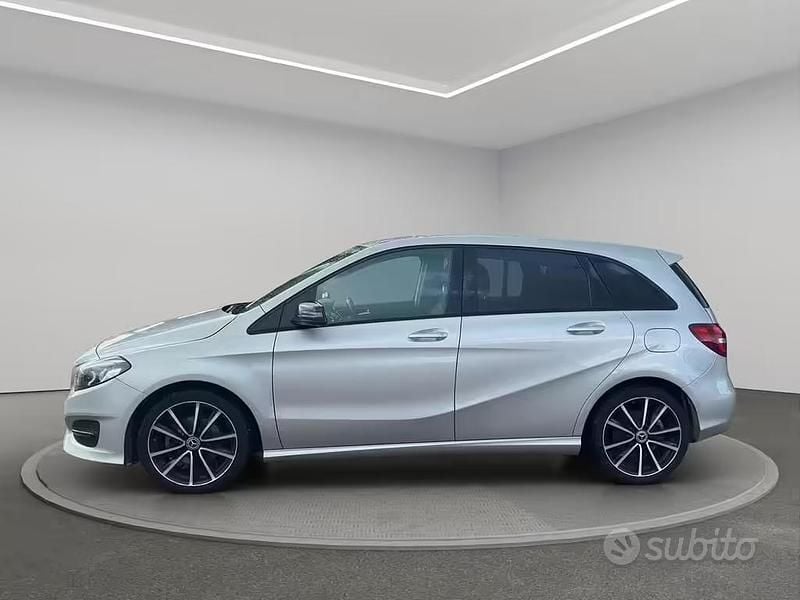 Begagnad Mercedes B200 136 HK (100 kW) 2018 Silver Minibuss