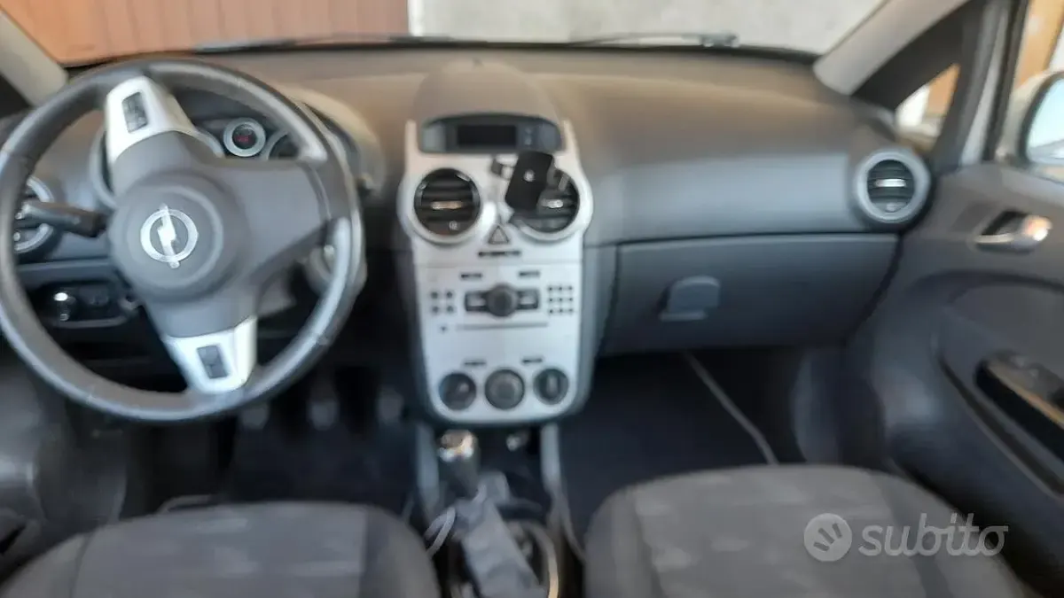 Usata Opel Corsa 75 CV (55 kW) 2011 Grigio Utilitaria