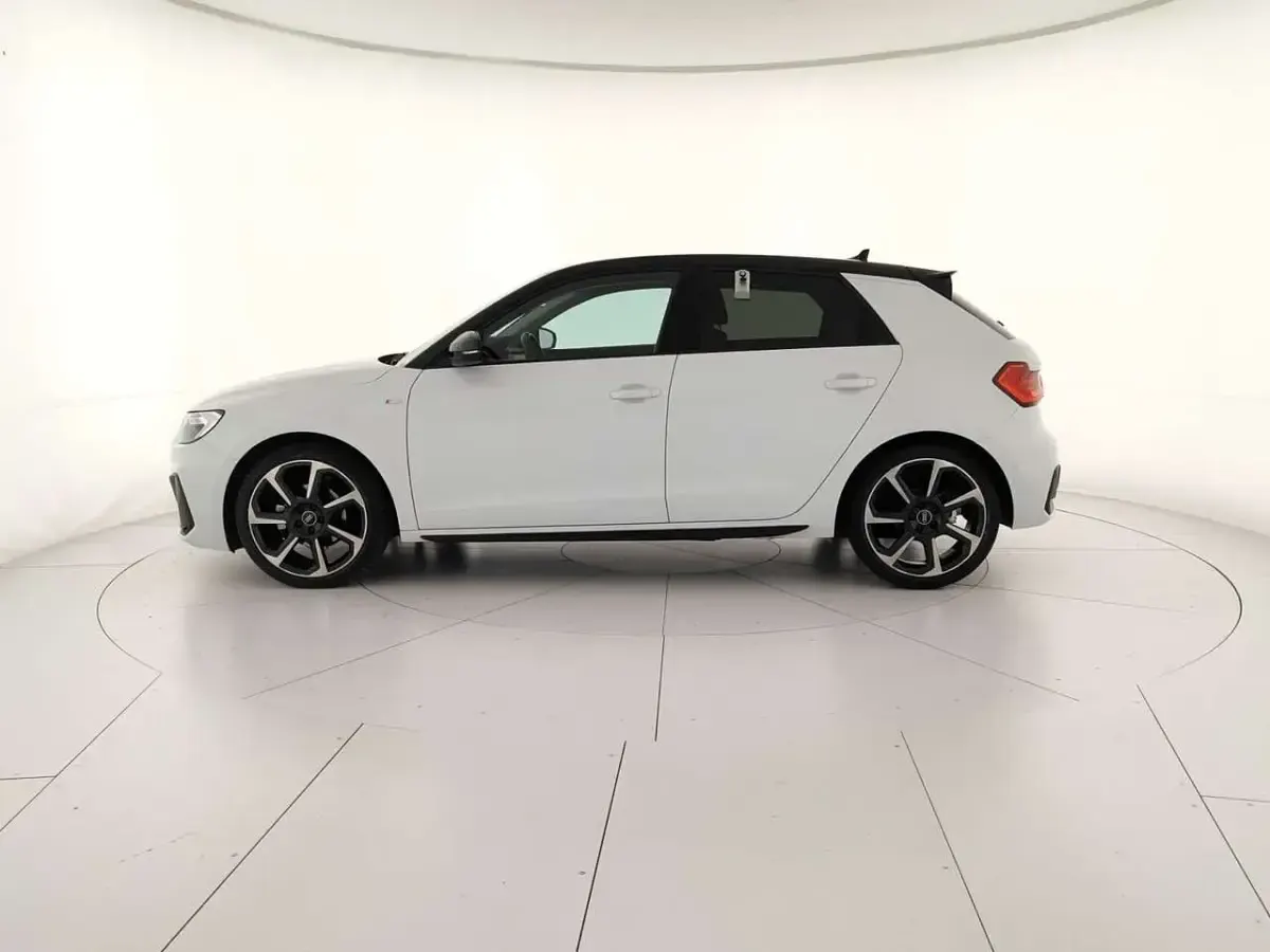 Usata Audi A1 Sportback S-Line 150 CV (110 kW) 2023 Bianco ghiacciaio metallizzato Utilitaria