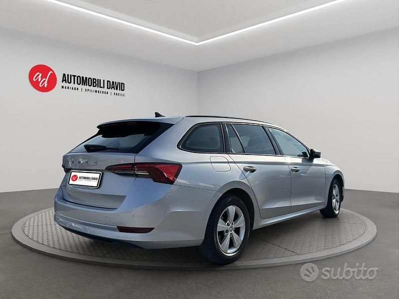 Käytetty Skoda Octavia Executive 116 HP (85 kW) 2022 Harmaa Farmari