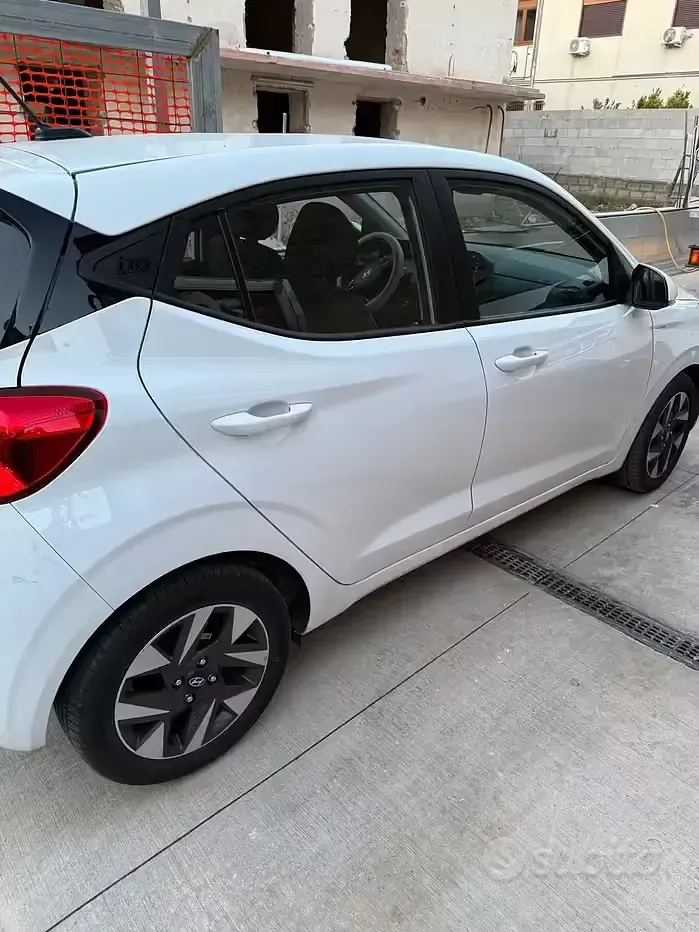 Usata Hyundai i10 63 CV (46 kW) 2024 Bianco Utilitaria