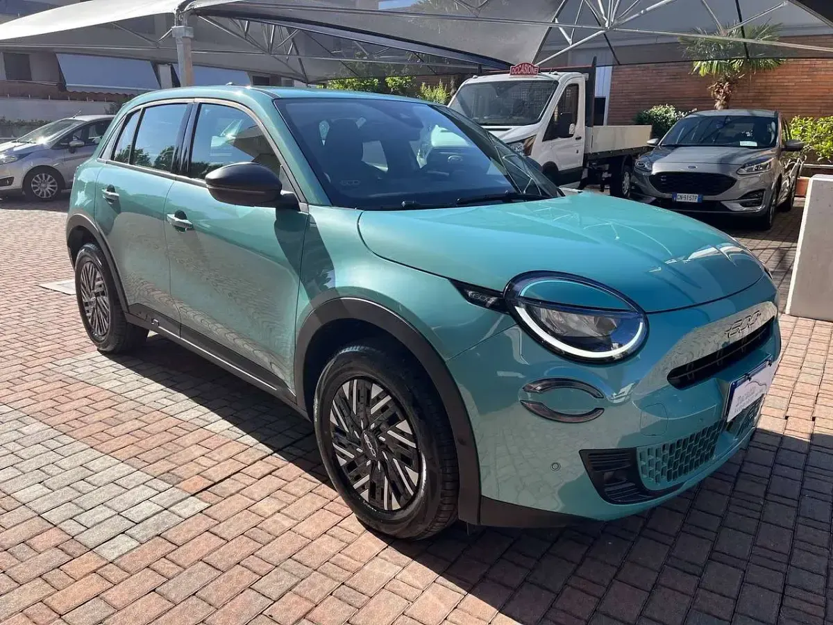 Nuova Fiat 600 Pop 101 CV (74 kW) 2026 Blu/azzurro SUV