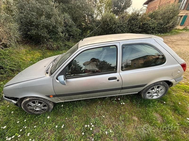 Usata Ford Fiesta 2000 Grigio Utilitaria
