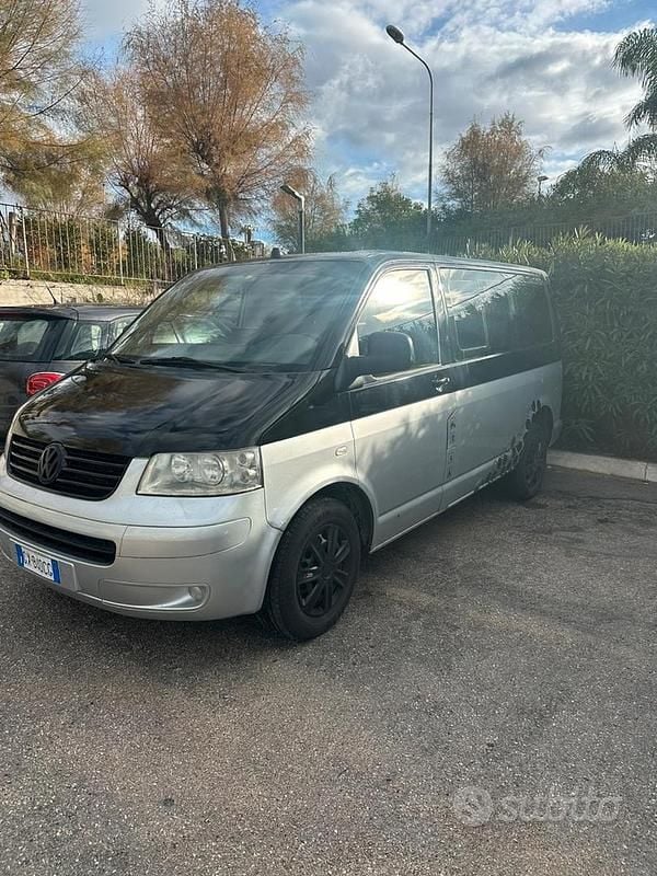 Usata VW Caravelle 102 CV (75 kW) 2007 Nero Furgone