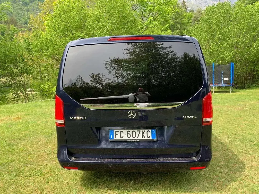 Usata Mercedes V250 190 CV (139 kW) 2016 Blu/azzurro Monovolume