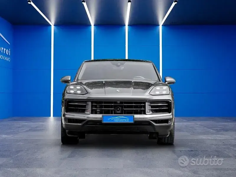 Usata Porsche Cayenne 470 CV (345 kW) 2025 Grigio SUV