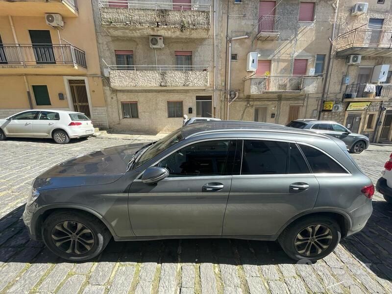 Grigio Usata 2020 Mercedes GLC200 SUV | 35.000 € (Ottimo prezzo) - Immagine 1/4