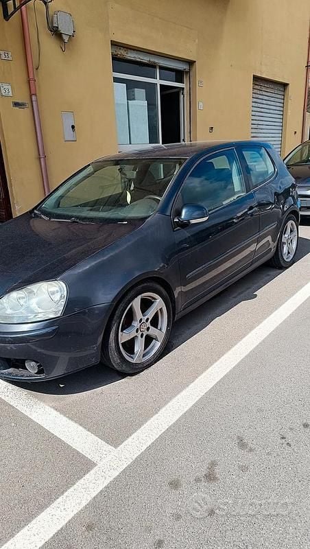 Usata VW Golf IV 2005 Blu Utilitaria