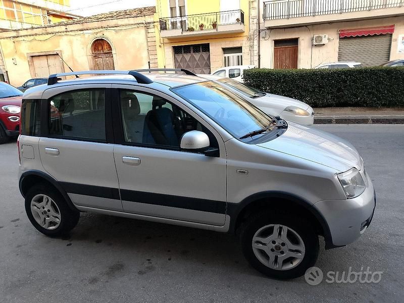 Usata Fiat Panda 4x4 69 CV (50 kW) 2012 Grigio Utilitaria