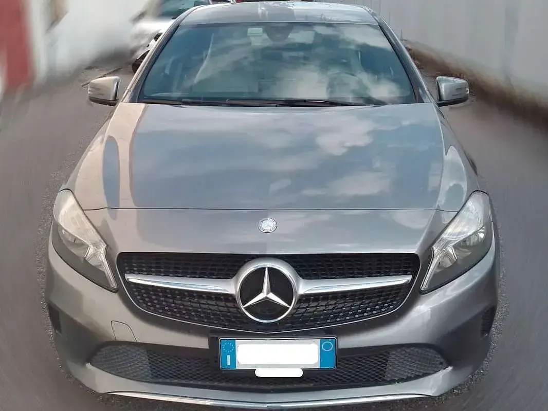 Usata Mercedes A200 Business 136 CV (100 kW) 2015 Argento Utilitaria