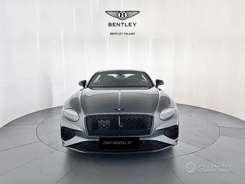 Usata Bentley Continental 519 CV (381 kW) 2025 Grigio Coupé